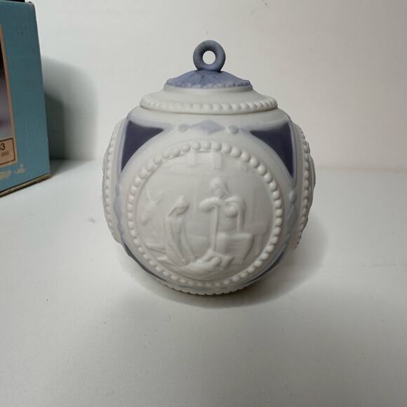 Lladro Annual Christmas Ball Ornament 1988 No. 1603 Porelain Collectible w/box - Picture 7 of 7